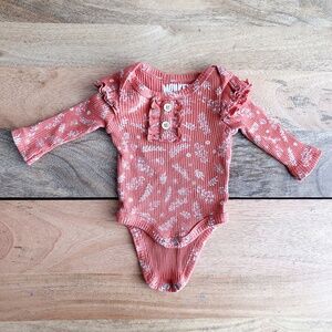 🧸 SALE! (5/$15, 8/$22, 12/$30) Monkey bars bodysuit 0-3m floral baby onesie